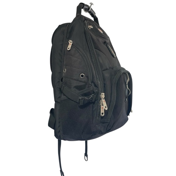 SwissGear Wenger 1900 ScanSmart TSA 17-Inch Laptop Backpack for Work or Travel - Picture 3 of 13